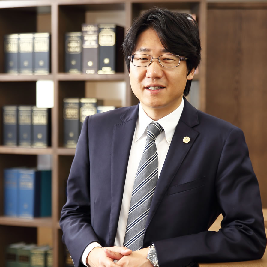 秋元弁護士