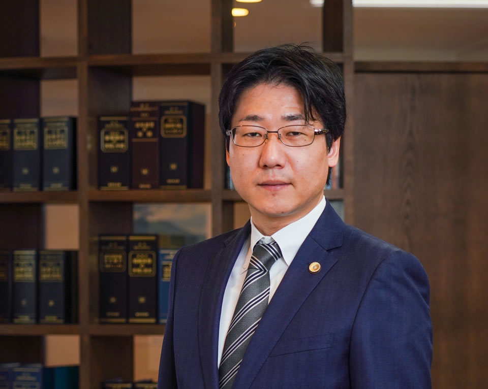 秋元弁護士